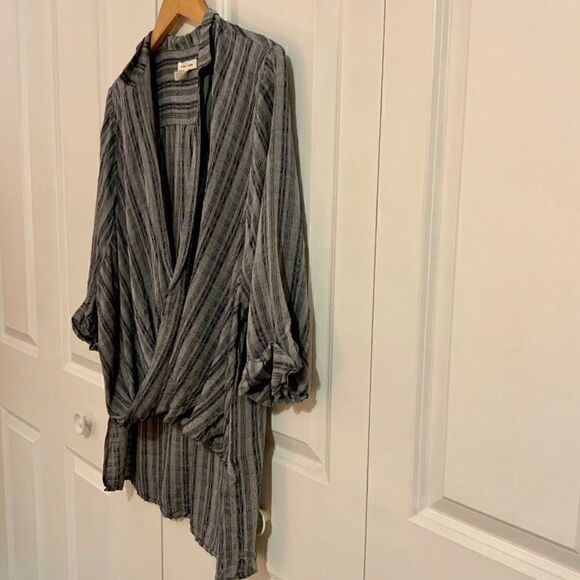 UO Silence + Noise Blue Grey Plaid Surplice Tunic Top Medium - Picture 6 of 10